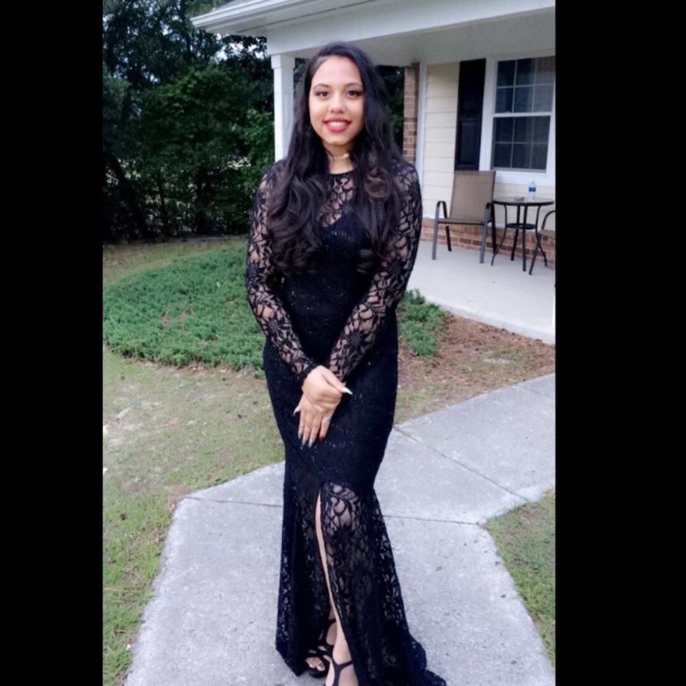 I am selling my sophomore year prom-dress